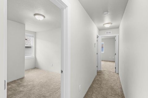 Tiny photo for 7852 Jacqueline Way, White City, OR 97503 (MLS # 220219761)