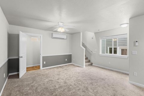 Tiny photo for 7852 Jacqueline Way, White City, OR 97503 (MLS # 220219761)