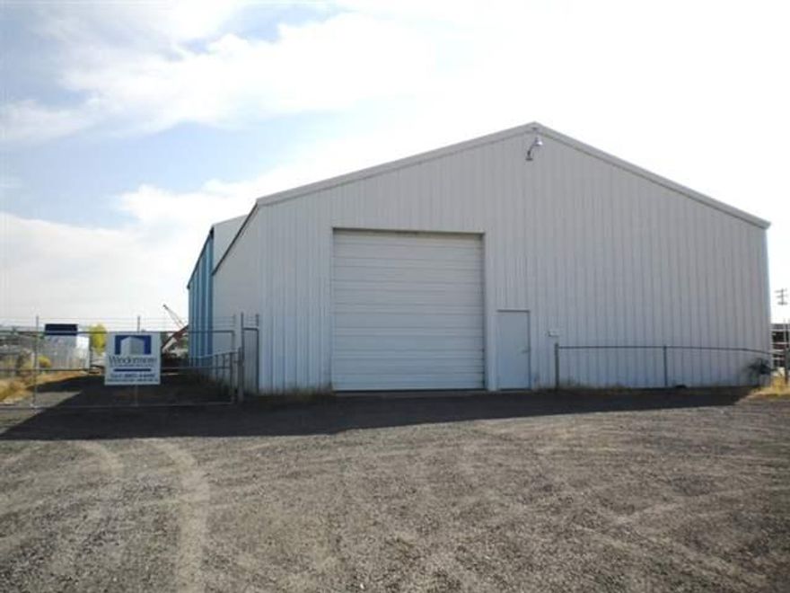 Excellent Warehouse/Shop Building With Reinforced Concrete Flooring. Upgraded Electrical Includes 440v. Small Office And A Bathroom Inside. Easy Access Off Of Broadmore And Good Parking In Front Of Building. Tall Roll-up Door In Front. Back Door Is Only Accessed Through Hamilton Metals. Easy To Show, Call Allison: 541-331-0060Modified Gross Lease. Call La For Details If Needed For Appraisal Purposes.