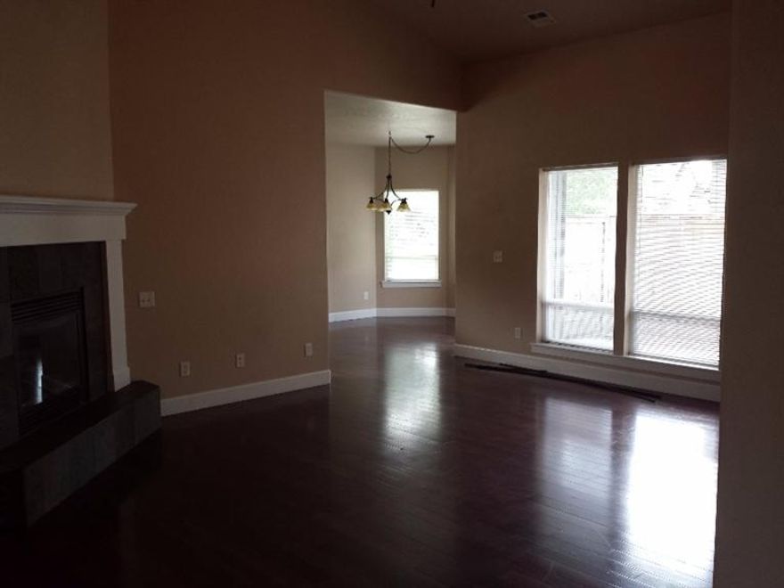 Here is a great opportunity to own a single-level, two-bedroom, two-bath home in East Medford at a great price. This 1,371 sf home has hardwood floors, tile entry, hardwood cabinets, granite counter tops, vaulted ceilings with shelves for plants or decor, gas log fireplace, covered patio with fenced back yard, two-car attached garage and lots of windows throughout.