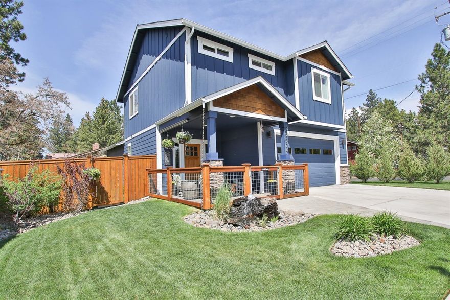 Beautiful extremely well maintained west side home just minutes from the Old Mill District and river trails. Wonderful living spaces both indoors and out. Home has very nice finishes from stainless appliances, tiled master shower, fully cased windows, wood flooring, extended garage, front and rear covered patios, and a dog run. Location provides easy access to the park way, shopping malls and medical facilities.