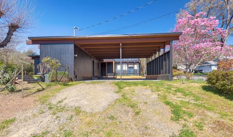 Tiny photo for 1440 NE 10th Street, Grants Pass, OR 97526 (MLS # 220217595)