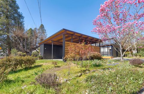 Tiny photo for 1440 NE 10th Street, Grants Pass, OR 97526 (MLS # 220217595)