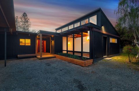 Tiny photo for 1440 NE 10th Street, Grants Pass, OR 97526 (MLS # 220217595)