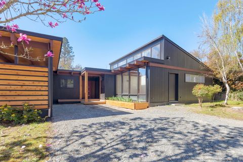 Tiny photo for 1440 NE 10th Street, Grants Pass, OR 97526 (MLS # 220217595)