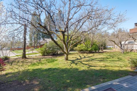 Tiny photo for 1440 NE 10th Street, Grants Pass, OR 97526 (MLS # 220217595)