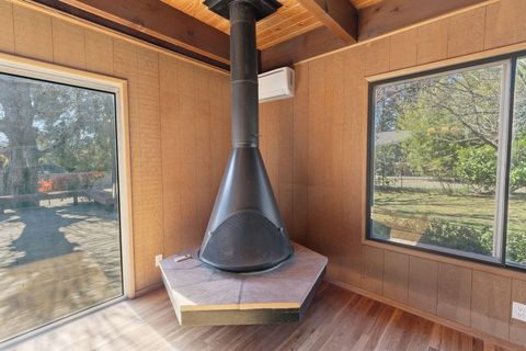 Tiny photo for 1440 NE 10th Street, Grants Pass, OR 97526 (MLS # 220217595)