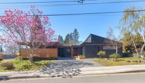 Tiny photo for 1440 NE 10th Street, Grants Pass, OR 97526 (MLS # 220217595)