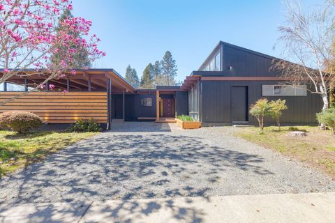 Tiny photo for 1440 NE 10th Street, Grants Pass, OR 97526 (MLS # 220217595)