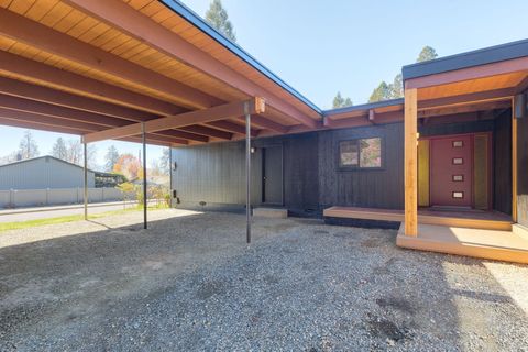 Tiny photo for 1440 NE 10th Street, Grants Pass, OR 97526 (MLS # 220217595)