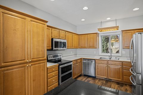 Tiny photo for 3036 Gary Drive, Medford, OR 97504 (MLS # 220212798)