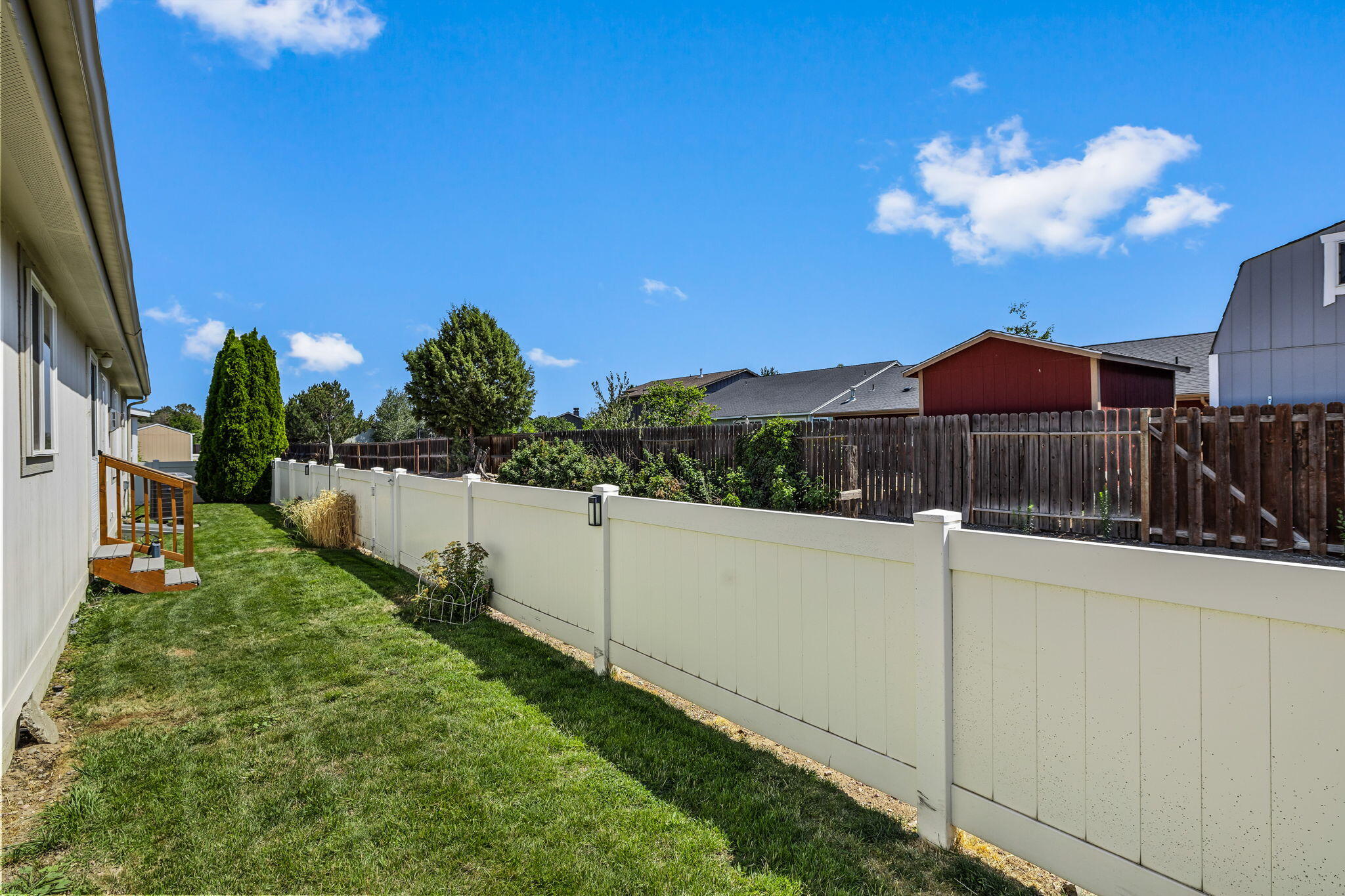 Ni Lah Sha Village - Residential