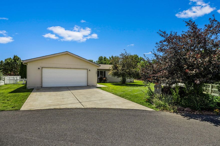 Don't miss this single level home on a quiet cul-de-sac in NE Redmond. Tons of accessible open living space, brand new carpet & vinyl plank flooring! 1,782sf with three generous sized bedrooms, flex space/den & two full baths. Kitchen features central work around island, tons of cabinetry, & counter space for prep/storage, walk-in pantry, small desk area, well sized eating area & all appliances included. Primary bedroom features an additional flex space or den (bring your imagination), large walk in closet, primary bath w/walk-in shower. Flex space would work well as a home office or home gym space too! Two additional bedrooms share a large full bath with shower & tub combo. Laundry room with washer + dryer negotiable & double car garage. Full landscaping with sprinklers, fenced in back/side yards. Minutes to downtown, restaurants, shopping & more! Live, work, & play in the heart of Central Oregon w/easy access to all it has to offer!