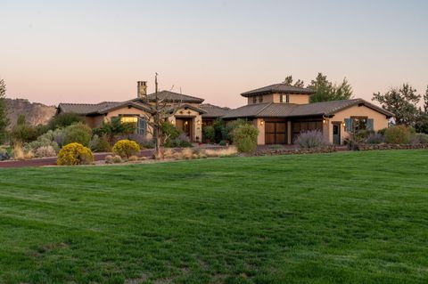 Tiny photo for 431 NE Good Pasture Loop, Terrebonne, OR 97760 (MLS # 220211904)