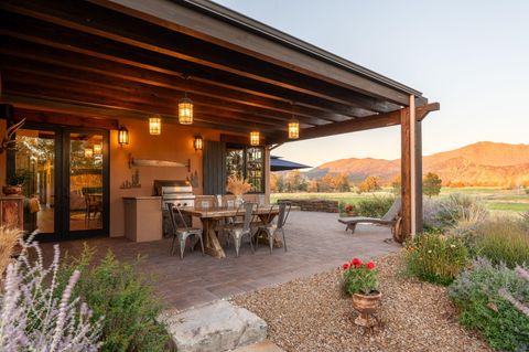 Tiny photo for 431 NE Good Pasture Loop, Terrebonne, OR 97760 (MLS # 220211904)