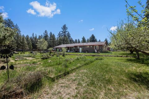 Photo of 2323 NE 8th Street, Bend, OR 97701 (MLS # 220221314)