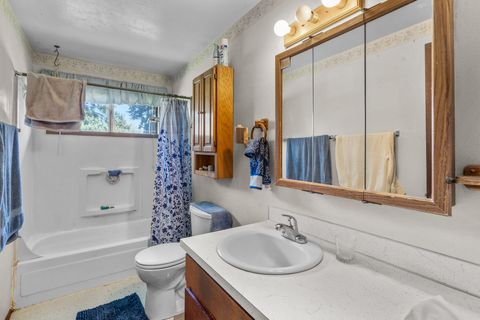 Tiny photo for 2323 NE 8th Street, Bend, OR 97701 (MLS # 220221314)