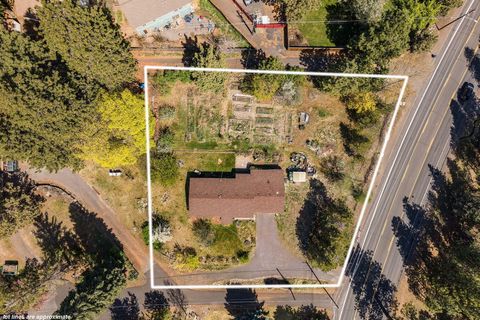 Tiny photo for 2323 NE 8th Street, Bend, OR 97701 (MLS # 220221314)