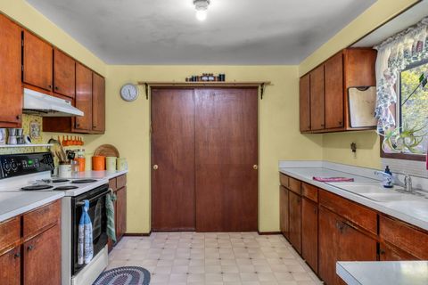Tiny photo for 2323 NE 8th Street, Bend, OR 97701 (MLS # 220221314)