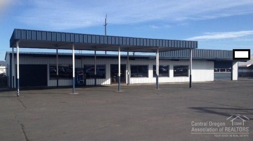 Prime Commercial Property. High traffic counts. All city services. No competing companies for ATV's or ATV accessories or repairs.