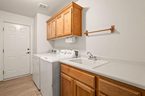 Tiny photo for 913 Schaefers Lane, Grants Pass, OR 97526 (MLS # 220213518)