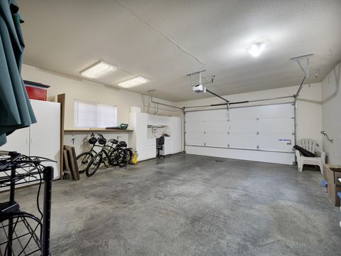 Tiny photo for 4632 Harrier Drive, Klamath Falls, OR 97601 (MLS # 220219754)