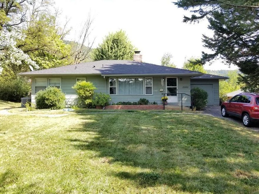 Cute, single family home. 3 bed or 2 bed and a den/dining room/ or office with 1 bath. House is 1120 SF on .48 flat acres. Roof is 6 yrs. old. Heat pump 4 yrs. old. Water Pump 1 yr. old. Has a Large bright kitchen, beautiful hard wood floors and a fireplace in the living room. Beautiful back yard with covered patio. Two single car garages and a 12 x 18 shop or hobby room. Approx. half of property is a fenced field with 12' x 12' Portable horse stall and entrance to 2nd single car garage. Last well flow test in 2013 was 10 GPM. Century link high speed internet. District 7 schools. Drive entrance to field is off of NE Scenic Dr. Seller will provid a 1 year basic First American Home Warranty policy.