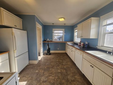 Tiny photo for 1720 Menlo Way, Klamath Falls, OR 97601 (MLS # 220216896)