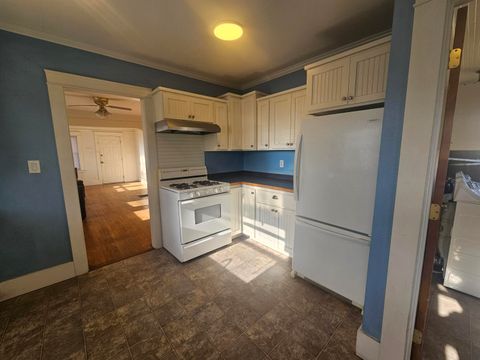 Tiny photo for 1720 Menlo Way, Klamath Falls, OR 97601 (MLS # 220216896)