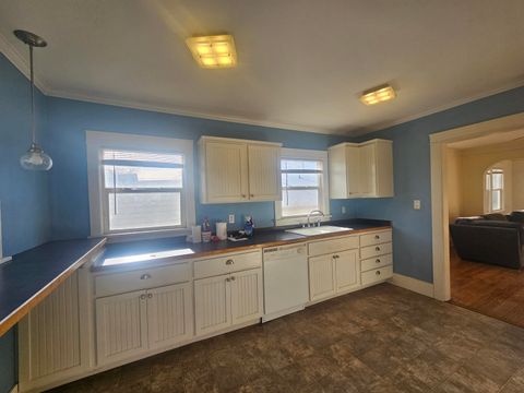 Tiny photo for 1720 Menlo Way, Klamath Falls, OR 97601 (MLS # 220216896)