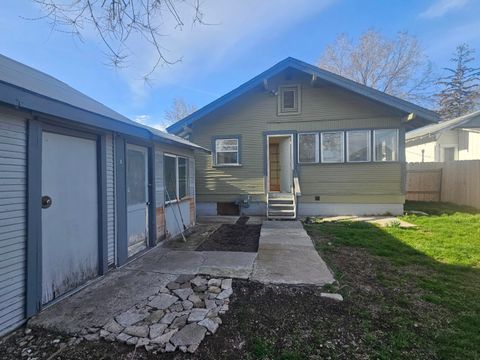 Tiny photo for 1720 Menlo Way, Klamath Falls, OR 97601 (MLS # 220216896)