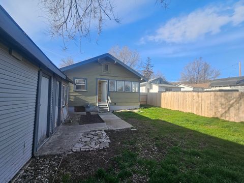 Tiny photo for 1720 Menlo Way, Klamath Falls, OR 97601 (MLS # 220216896)