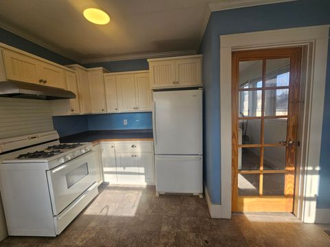 Tiny photo for 1720 Menlo Way, Klamath Falls, OR 97601 (MLS # 220216896)