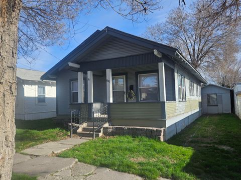 Tiny photo for 1720 Menlo Way, Klamath Falls, OR 97601 (MLS # 220216896)