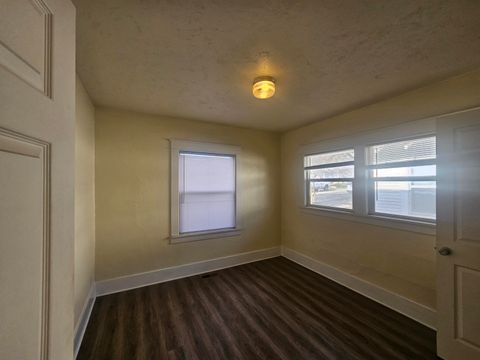Tiny photo for 1720 Menlo Way, Klamath Falls, OR 97601 (MLS # 220216896)