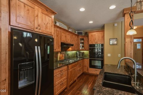 Tiny photo for 11308 Highcrest Court, Redmond, OR 97756 (MLS # 220223835)