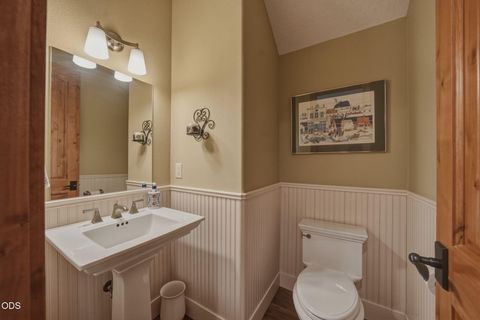 Tiny photo for 11308 Highcrest Court, Redmond, OR 97756 (MLS # 220223835)