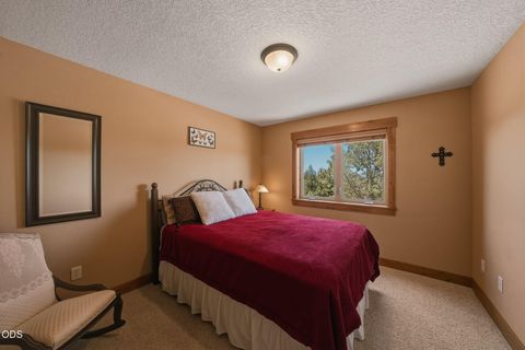Tiny photo for 11308 Highcrest Court, Redmond, OR 97756 (MLS # 220223835)