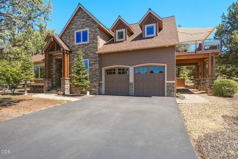 Tiny photo for 11308 Highcrest Court, Redmond, OR 97756 (MLS # 220223835)