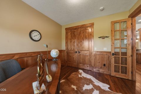 Tiny photo for 11308 Highcrest Court, Redmond, OR 97756 (MLS # 220223835)