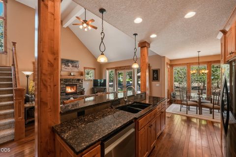 Tiny photo for 11308 Highcrest Court, Redmond, OR 97756 (MLS # 220223835)