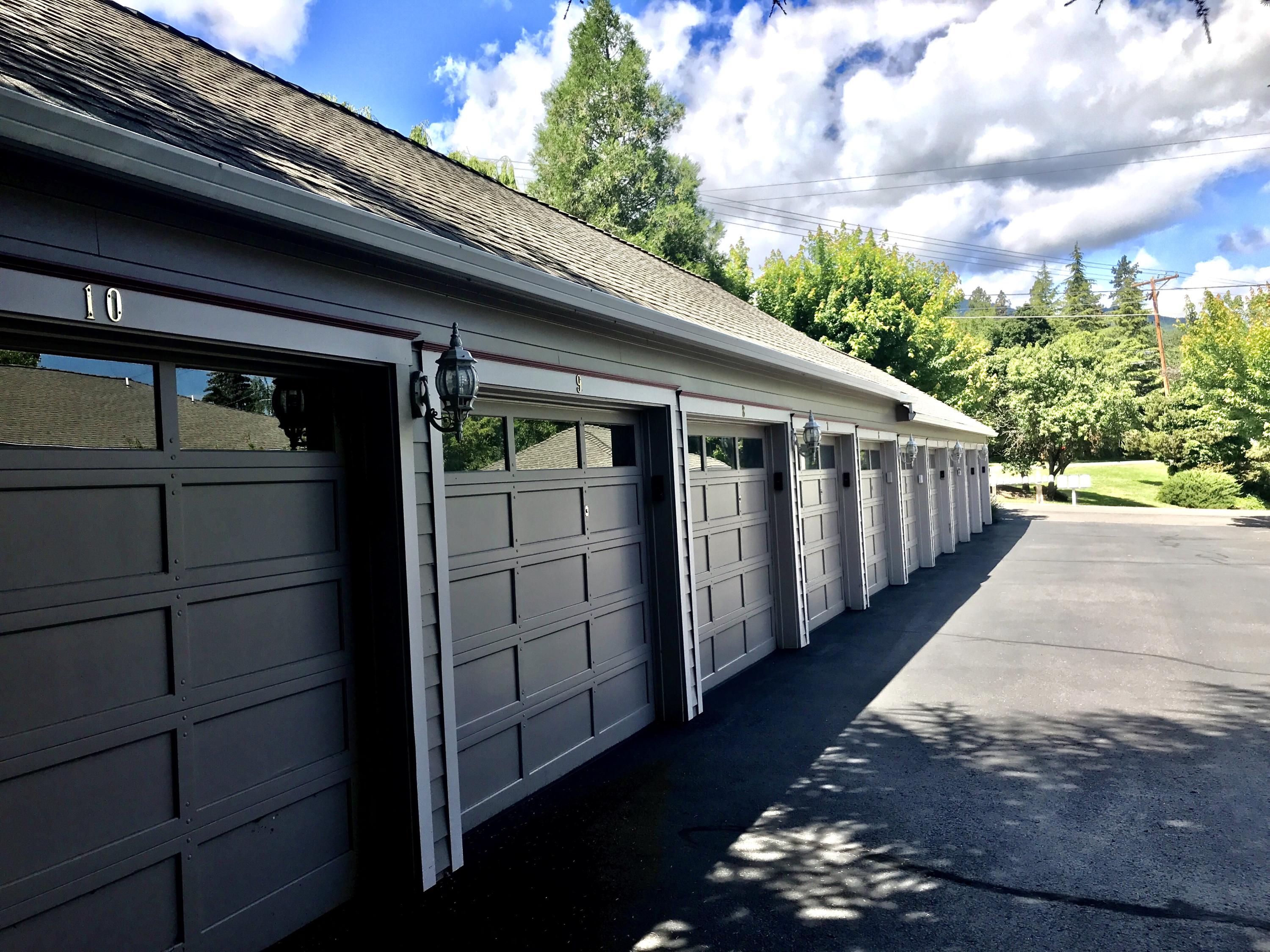 Siskiyou Springs Luxury Townhomes - Residential