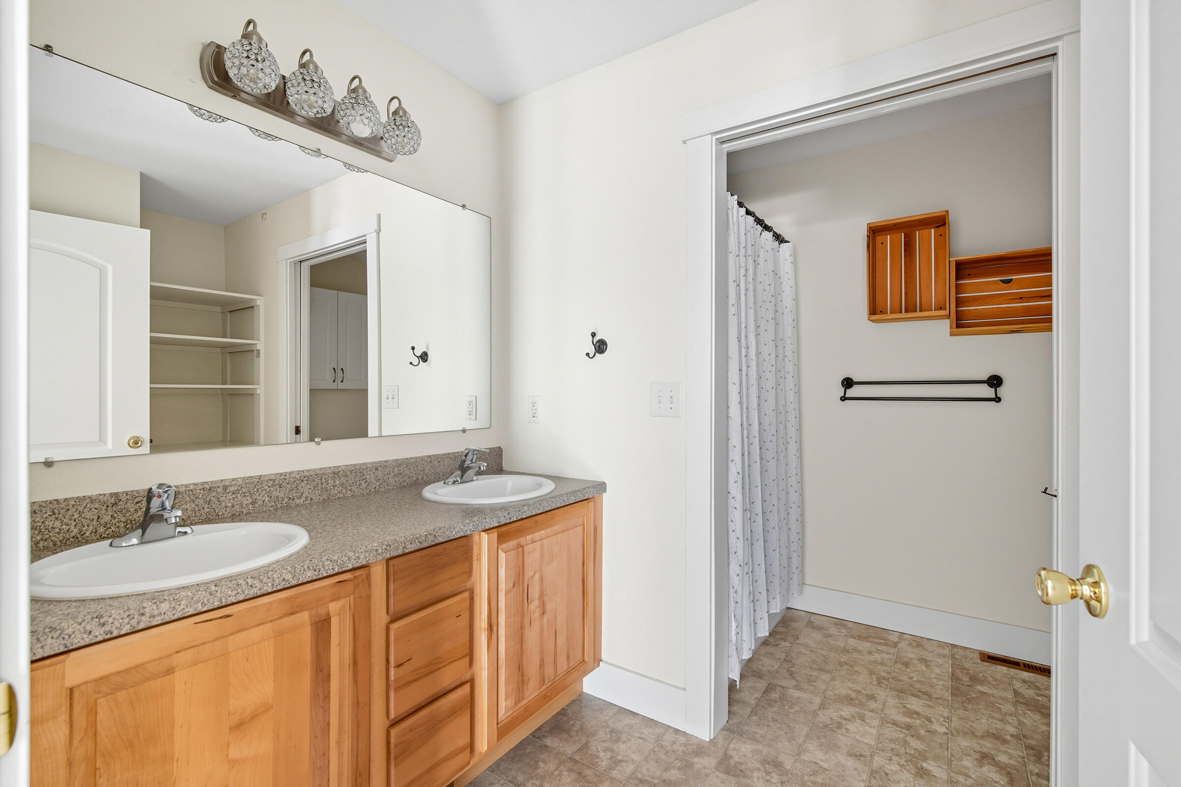 Meadow Lakes Estate - Residential