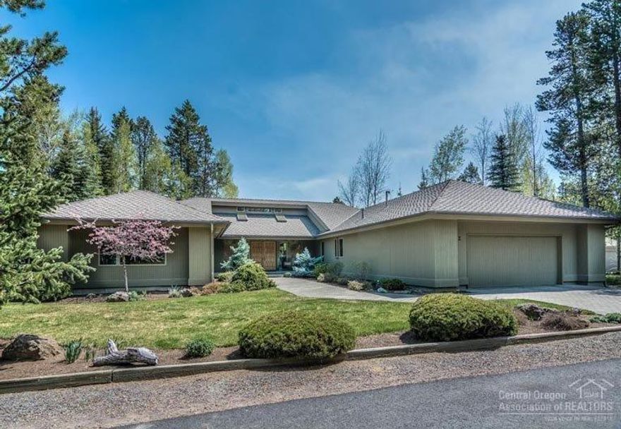 Incredible 3,097 sq. ft., 4 bedroom, 3 1/2 bath single story home with fairway to green views of the 8th hole of the Woodlands golf course; remodeled gourmet kitchen with slab granite counter tops; Viking commercial grade gas range; Thermador oven; Sub-Zero refrigerator; solid oak raised panel cabinets; solid oak wood floors; solid core oak interior doors; support wood beams in vaulted ceiling wrapped in solid hemlock; floor to ceiling stone fireplace; Hot Springs hot tub/spa; 1,100 sq. ft. of decking.