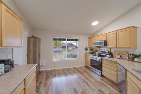 Tiny photo for 2068 NE Elk Street, Prineville, OR 97754 (MLS # 220211269)