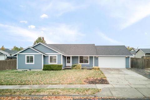 Photo of 2068 NE Elk Street, Prineville, OR 97754 (MLS # 220211269) Photo of 2068 NE Elk Street, Prineville, OR 97754 (MLS # 220211269)