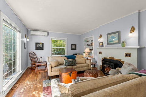 Tiny photo for 16 Ashland Avenue, Medford, OR 97504 (MLS # 220230038)