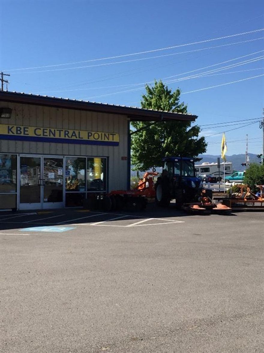 Solid INVESTMENT opportunity! NNN lease with a business that has been there for over ten years. One tenant means easy to manage! 2.23 acres, 7200 sq. ft. building in great condition. Great highway visibility as well.