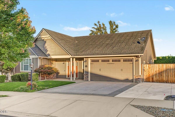 2883 STRASBURG ST, MEDFORD, OR 97504 - Image 6b472bc852f9671361ddc8d93a95b5e7/3066107635