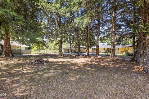 Photo of 1980 McCarter Lane, Grants Pass, OR 97527 (MLS # 220222882)